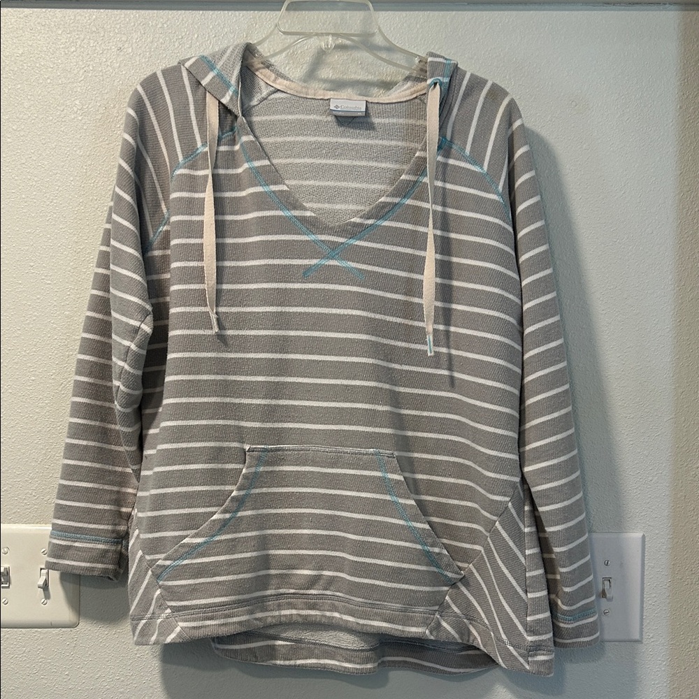 Columbia Gray and White Knit Sweater